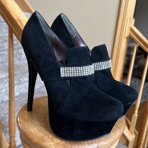 Mark & Maddux platform black faux suede 6” heels rhinestone size 8
